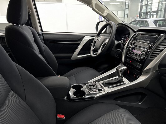 Mitsubishi Pajero Sport Intense, 2018 года, пробег 157220 км