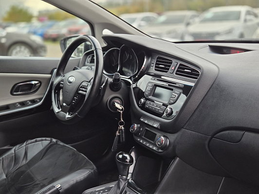 Kia Ceed Luxe, 2015 года, пробег 177299 км