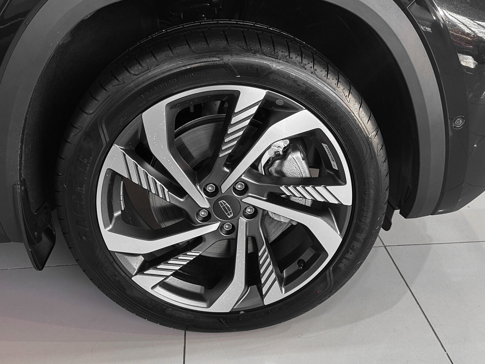 Geely Monjaro , черный