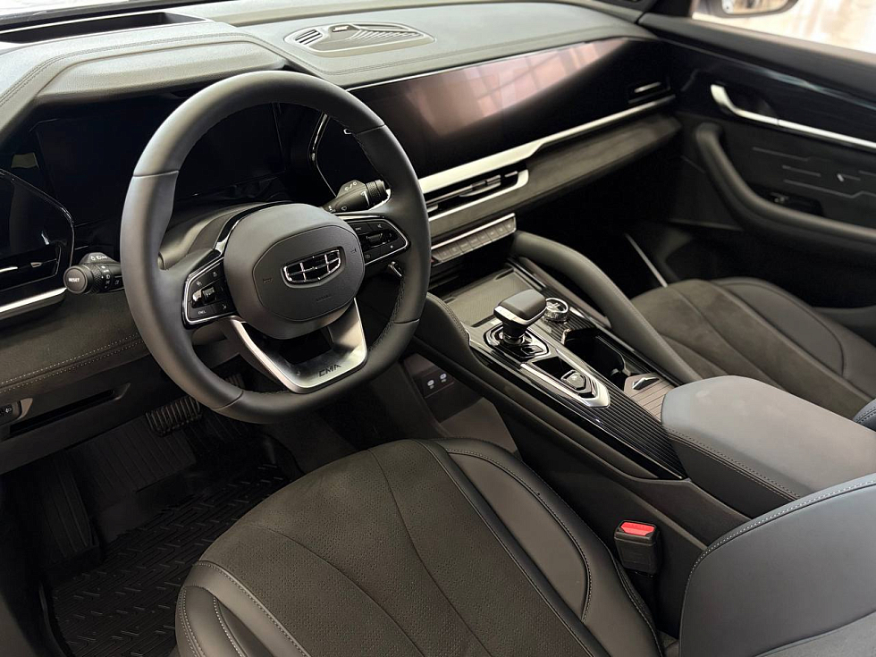 Geely Monjaro Люкс, черный