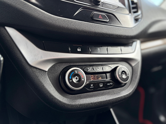 Lada (ВАЗ) Vesta Luxe Multimedia, 2017 года, пробег 206943 км