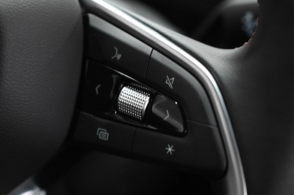 Geely Preface Люкс, серебряный