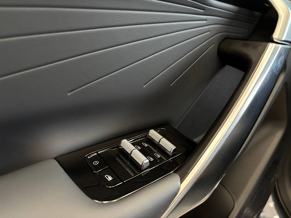 Geely Atlas Flagship Sport, серый