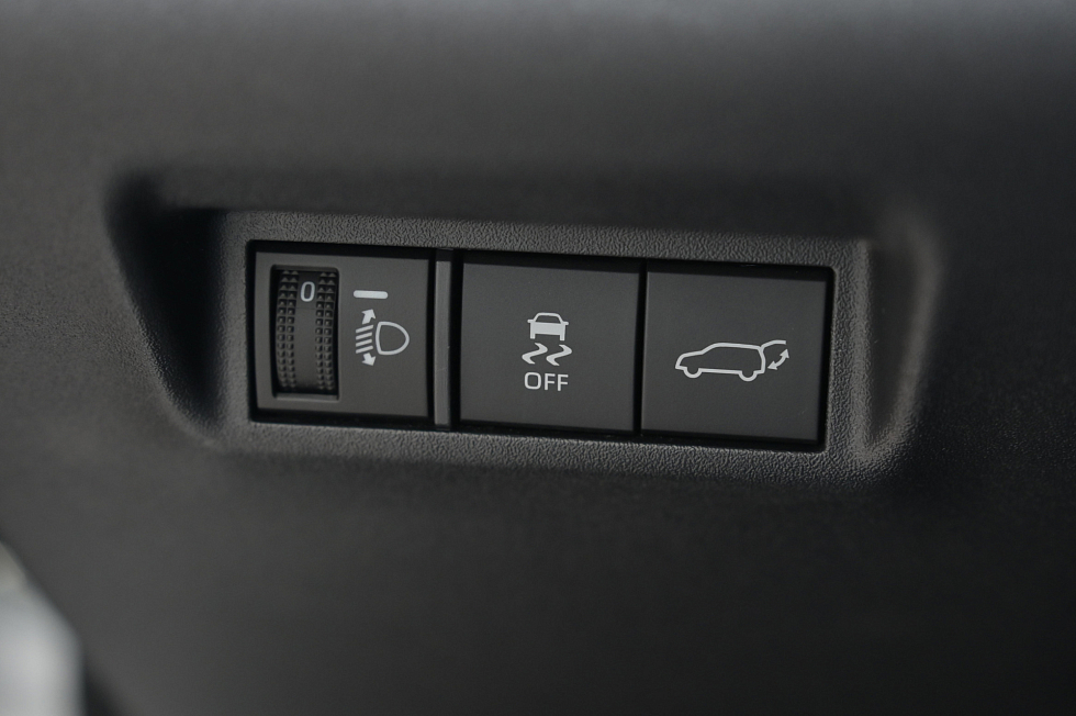 Toyota RAV4 Adventure Plus, белый