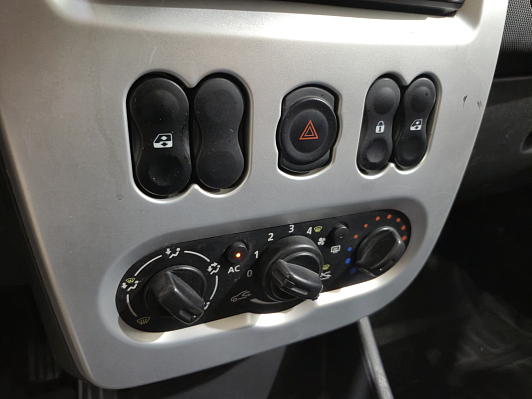 Renault Logan Prestige, 2013 года, пробег 232481 км