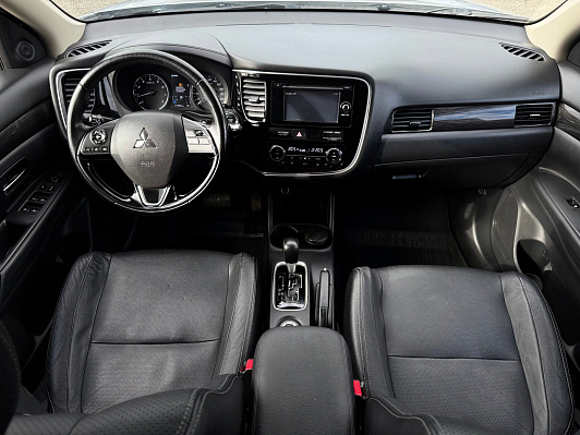 Mitsubishi Outlander Instyle, 2016 года, пробег 111826 км