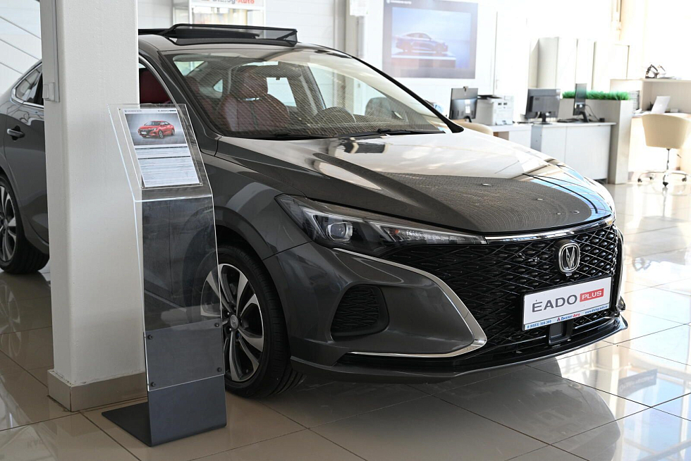 Changan Eado Plus Техно, серебряный