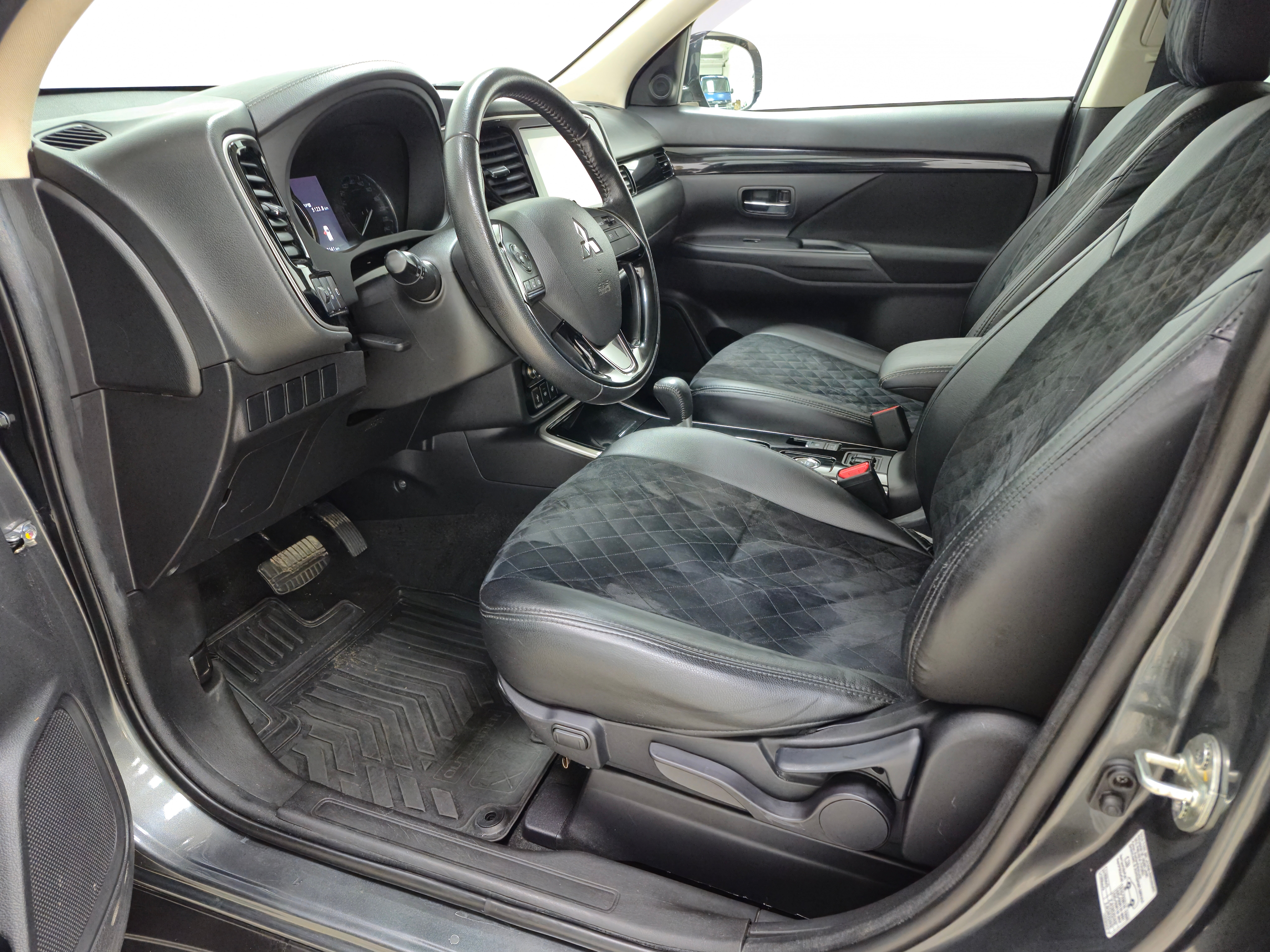 Mitsubishi Outlander Instyle, 2021 года, пробег 37140 км