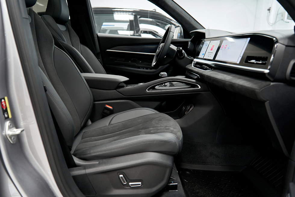 Geely Monjaro Flagship, серый