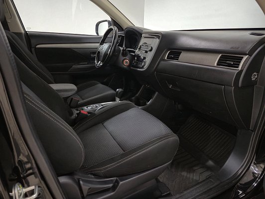 Mitsubishi Outlander Intense, 2016 года, пробег 294901 км