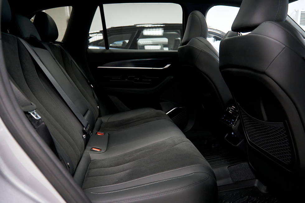 Geely Monjaro Flagship (2023-2025), серый