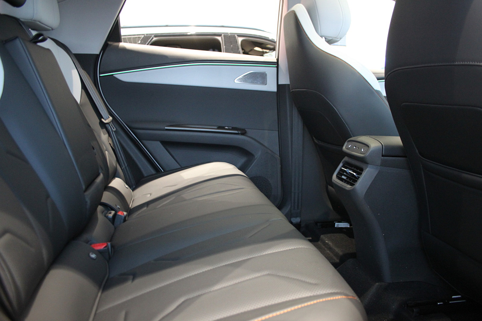 Jaecoo J6 Актив, белый