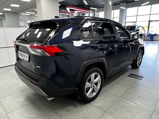 Toyota RAV4 Престиж, 2020 года, пробег 67330 км