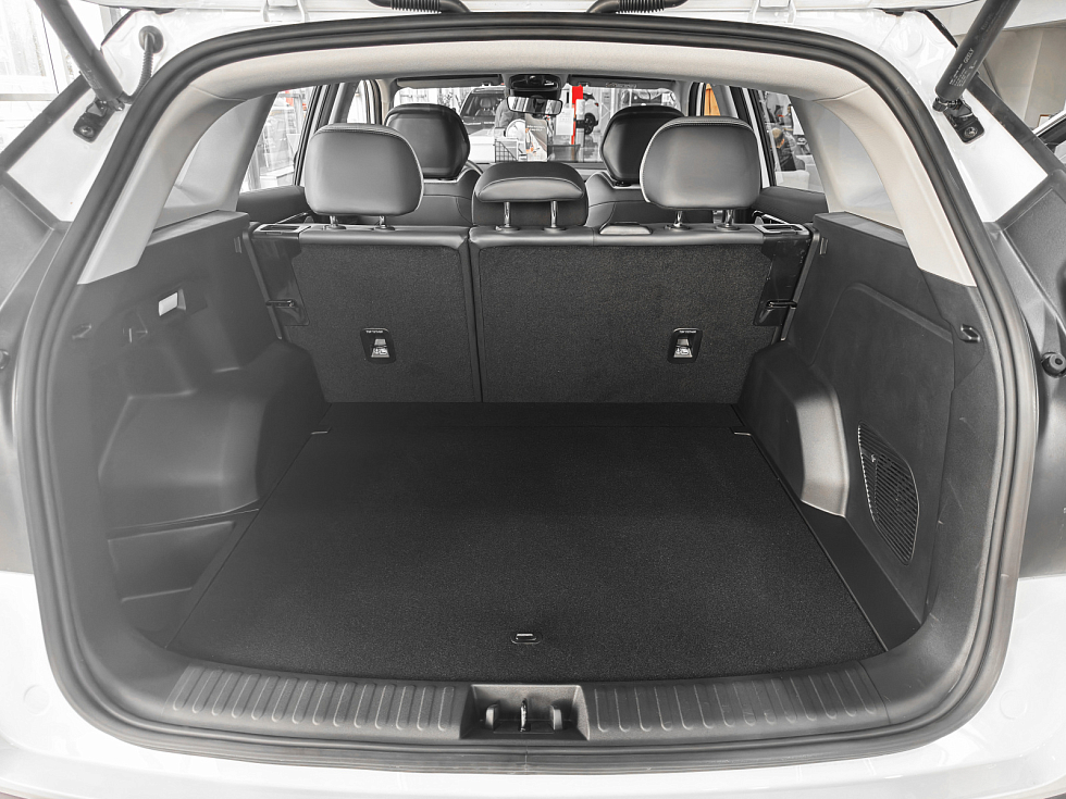 Geely Atlas Спорт, белый