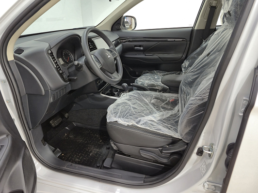 Mitsubishi Outlander Invite, 2022 года, пробег 906 км