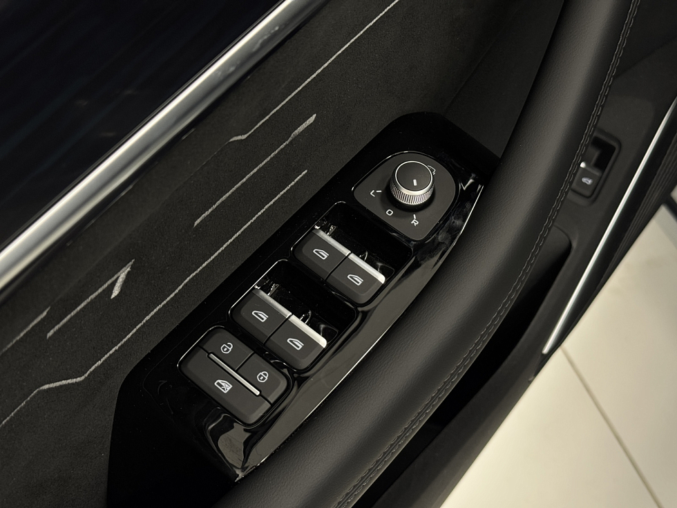 Geely Monjaro Люкс, серый