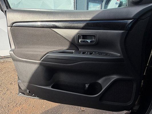 Mitsubishi Outlander Intense+, 2021 года, пробег 165000 км