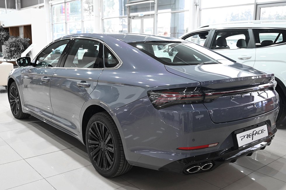 Geely Preface Люкс, серебряный