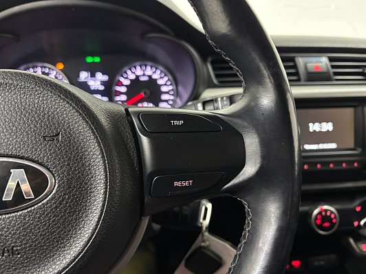 Kia Rio Luxe RED Line, 2018 года, пробег 130829 км