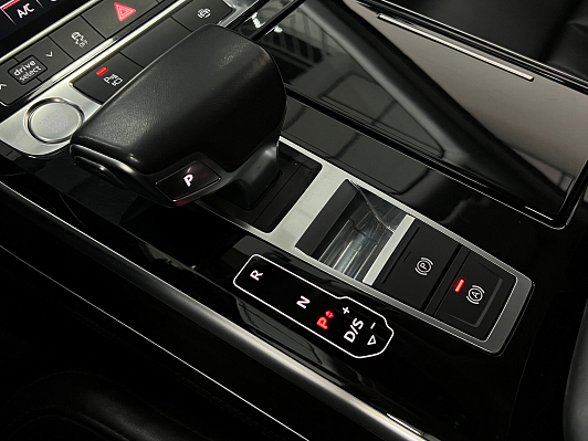 Audi A8 Business, 2018 года, пробег 240952 км