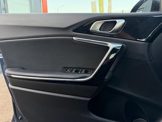 Kia Ceed Prestige, 2018 года, пробег 182000 км