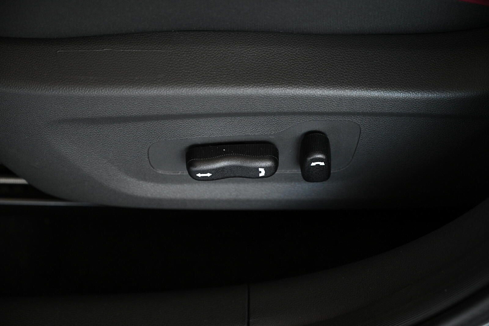 Changan Eado Plus DLX, серебряный