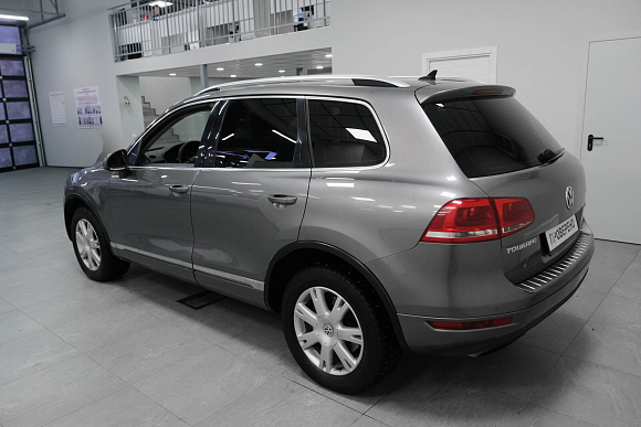 Volkswagen Touareg, 2011 года, пробег 261000 км