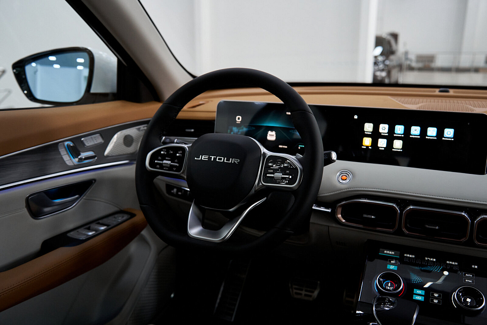 JETOUR X70+ Комфорт, белый