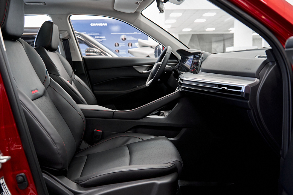 Changan CS35 Plus Комфорт, красный