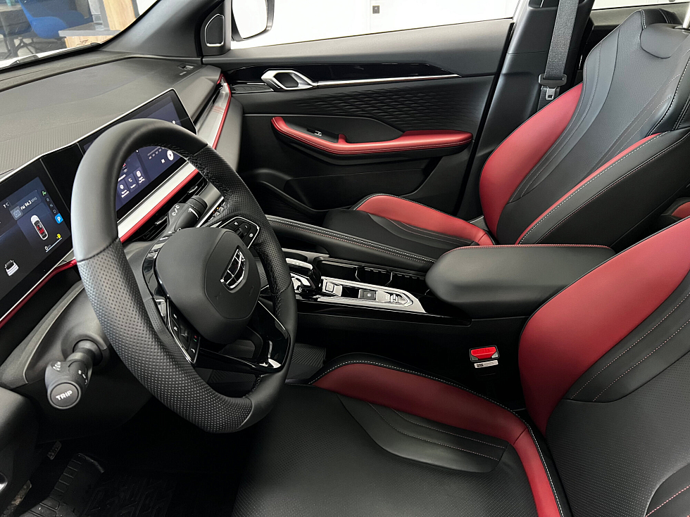 Geely Coolray Luxury, белый