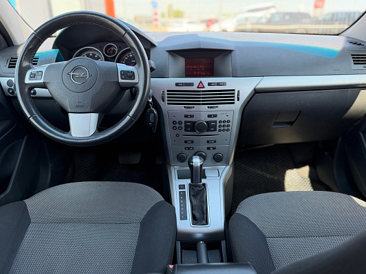 Opel Astra, 2011 года, пробег 275000 км