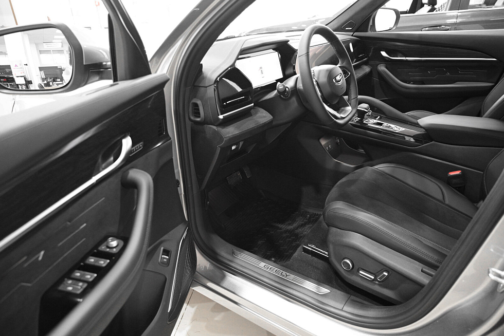 Geely Monjaro Люкс (2023-2025), серебряный