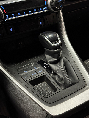 Toyota RAV4 Комфорт, 2020 года, пробег 114000 км