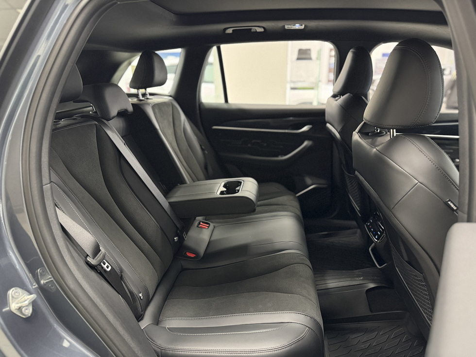 Geely Monjaro Люкс, серый