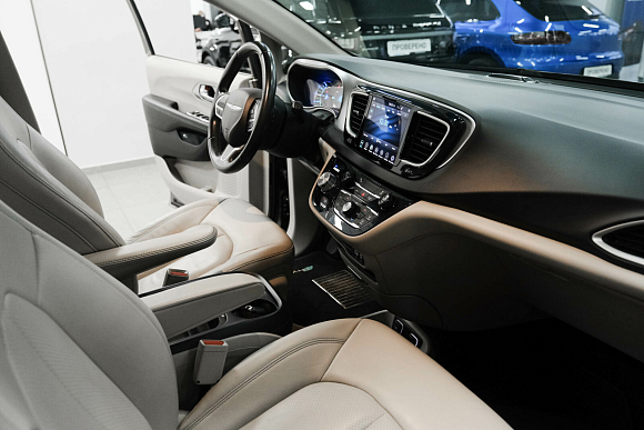 Chrysler Pacifica, 2017 года, пробег 77836 км