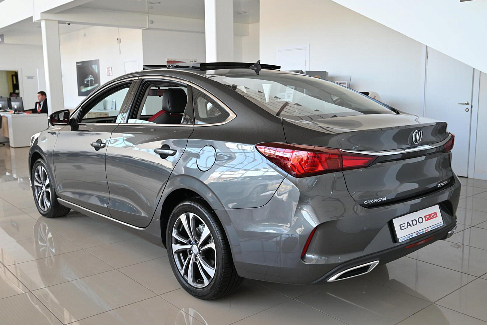 Changan Eado Plus DLX, серебряный