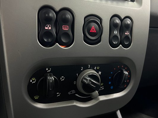 Renault Sandero Expression, 2011 года, пробег 137000 км