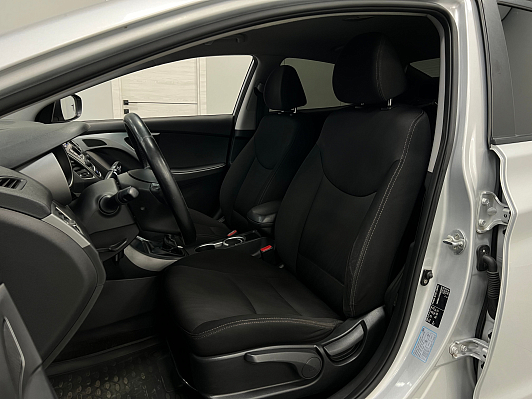 Hyundai Elantra, 2015 года, пробег 176500 км
