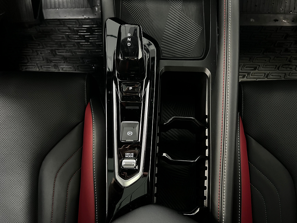 Geely Coolray Luxury, белый