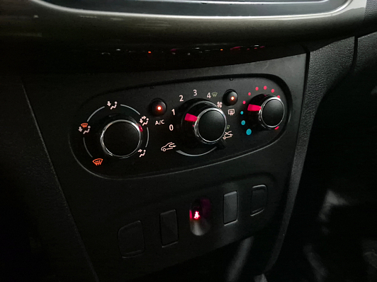 Renault Logan Privilege, 2015 года, пробег 133191 км