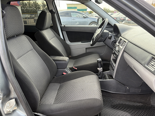 Lada (ВАЗ) Priora Люкс, 2011 года, пробег 199591 км