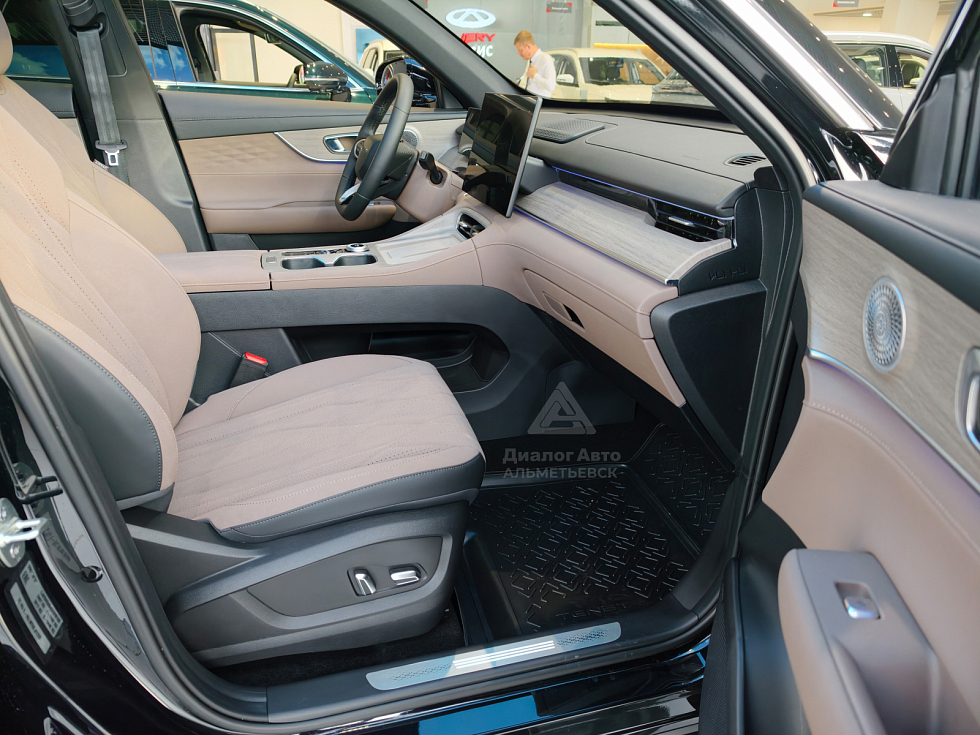 Tenet T8 Ультра 4WD, черный