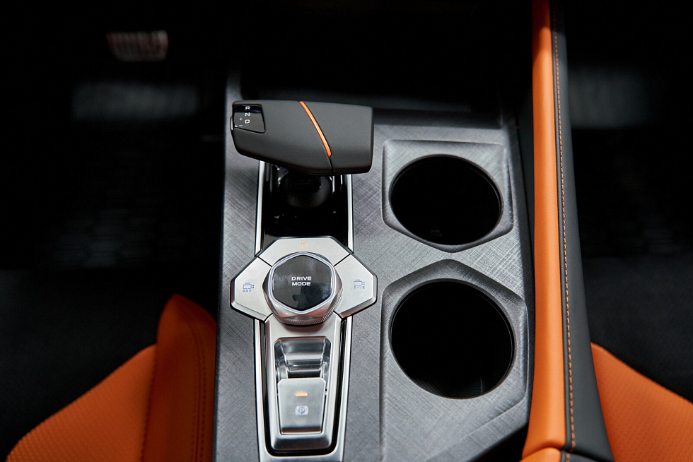 Changan UNI-V Техно, красный