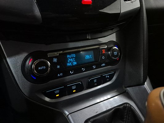 Ford Focus Titanium, 2011 года, пробег 311381 км