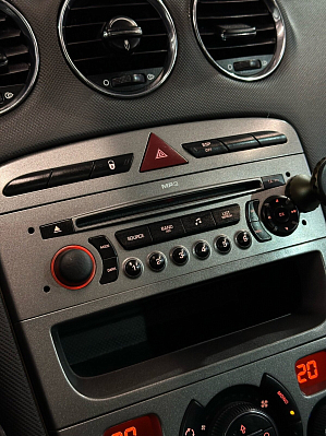 Peugeot 308 Russian Pack, 2009 года, пробег 196000 км