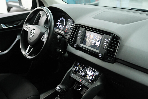 Skoda Karoq Active, 2020 года, пробег 104000 км
