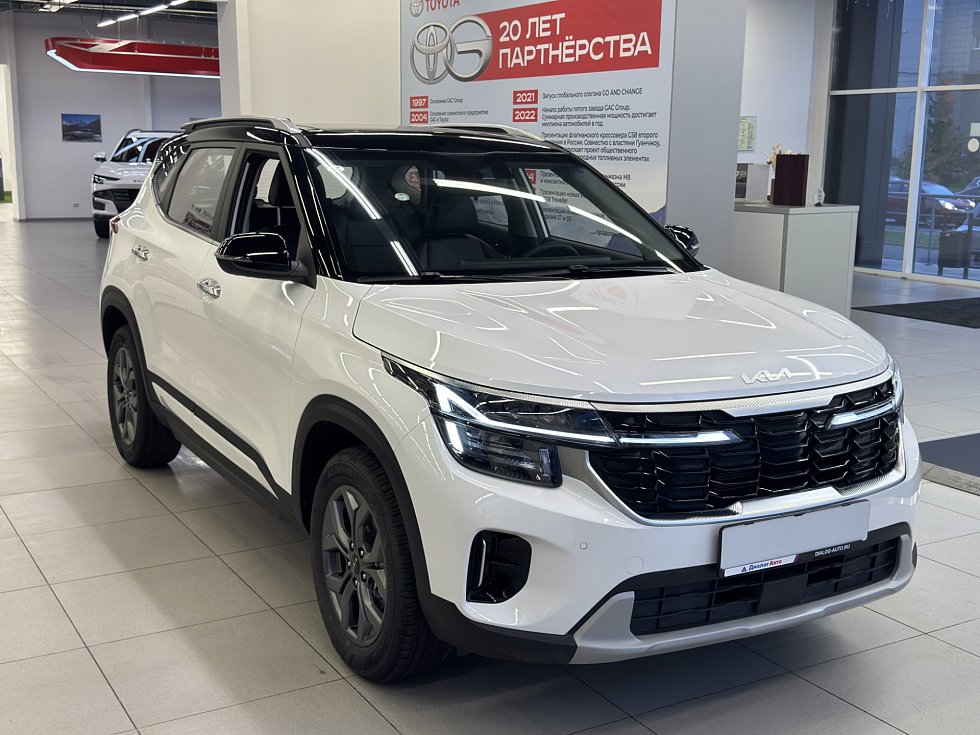 Kia Seltos Premium Edition, белый