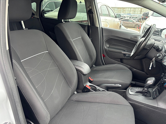 Ford Fiesta White and Black, 2018 года, пробег 125000 км