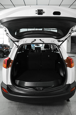 Toyota RAV4, 2015 года, пробег 122000 км