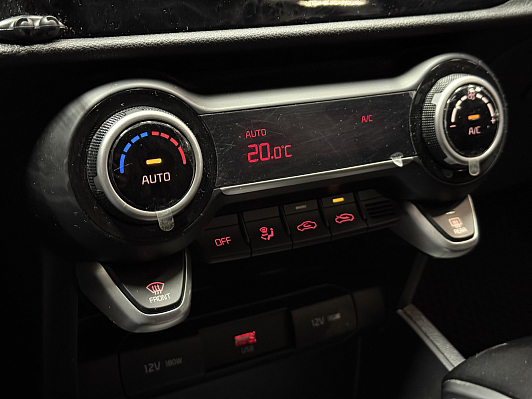 Kia Rio Luxe, 2021 года, пробег 30000 км